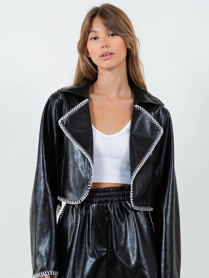 KURZJACKE AUS PU-LEDER MIT KONTRASTFARBENER DECKE UND NÄHTEN - SCHWARZ für den Großhandel von Whiteroom+Cactus