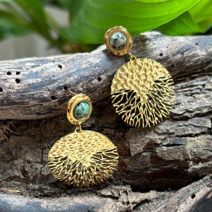 Ocean Ripples - Vendita all'ingrosso Orecchini pendenti - Orecchini a disco martellato in turchese africano placcati in oro 18ct4