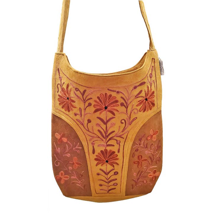 Sac besace en cuir brodé à motif floral en daim fait main pour la vente par Wild Lotus