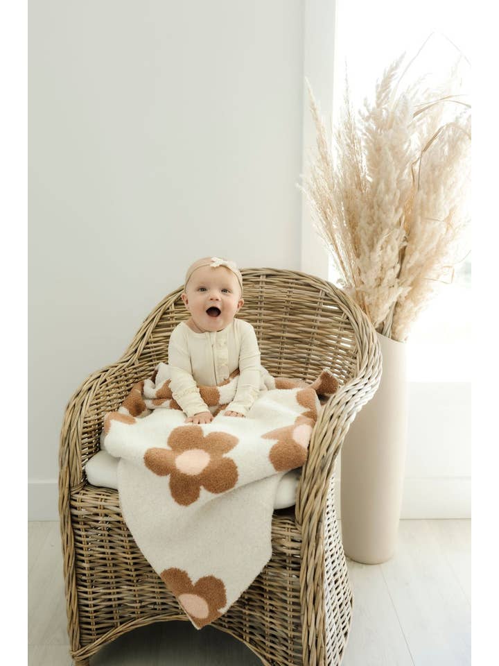 Harp Angel Boutique - Wholesale Bedding blanket – Kids & Baby - Daisy Plush Blanket - Caramel & Pink1