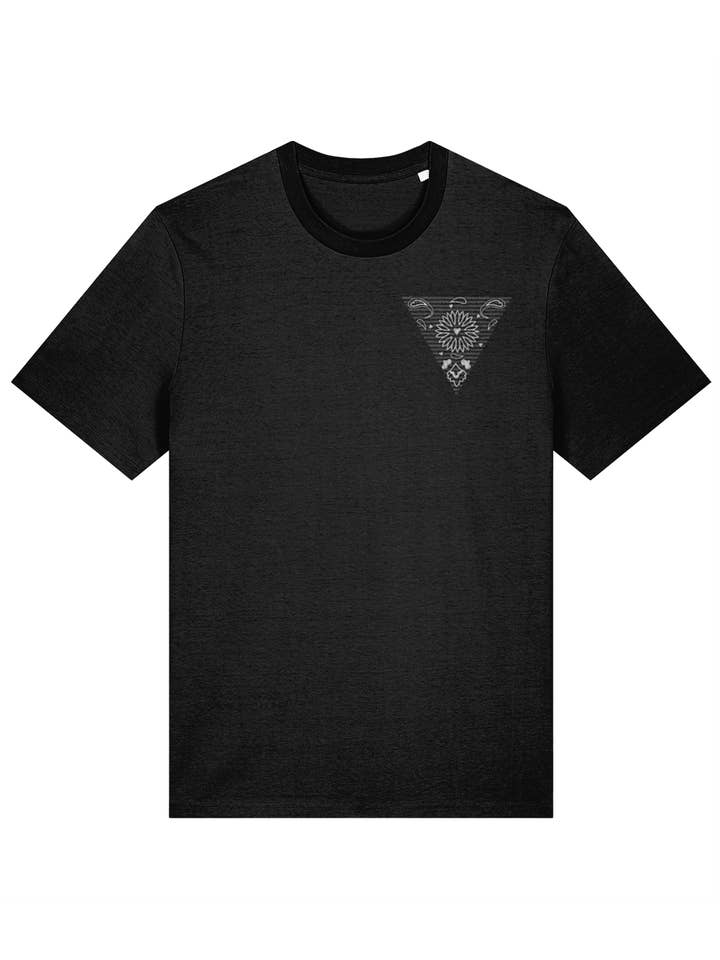 Unapologaytic - Wholesale T-shirt - Heren - Zwarte geborduurde biologische T-shirt met vlaggen.