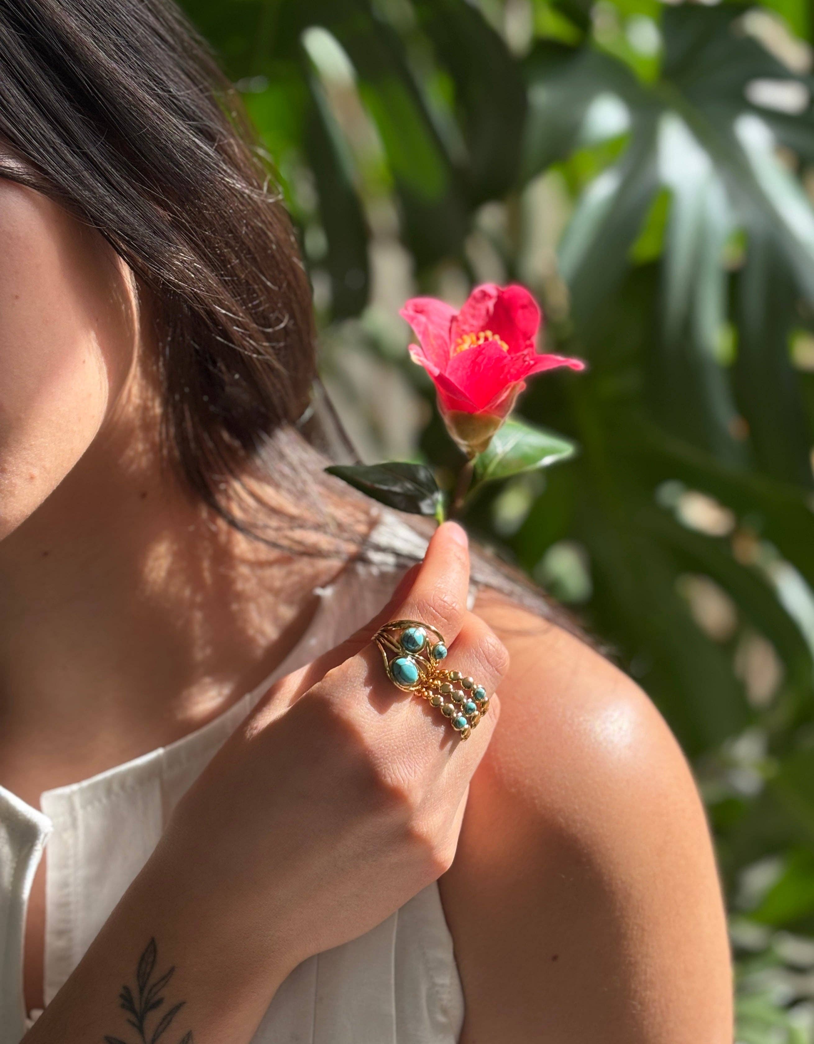 Ocean Ripples – Engroshandel Statementring – Justerbar ring med flere bånd i 18 kt forgyldt turkis2