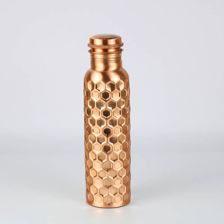 Artisan-Crafted Diamond Hammered Copper Bottle - 1L for wholesale by El'Cobre-Ecozonelifestyle