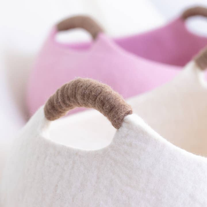 Fuzzy cove - Wholesale Pet Bed - Cat/Dog - Felted Wool Basket