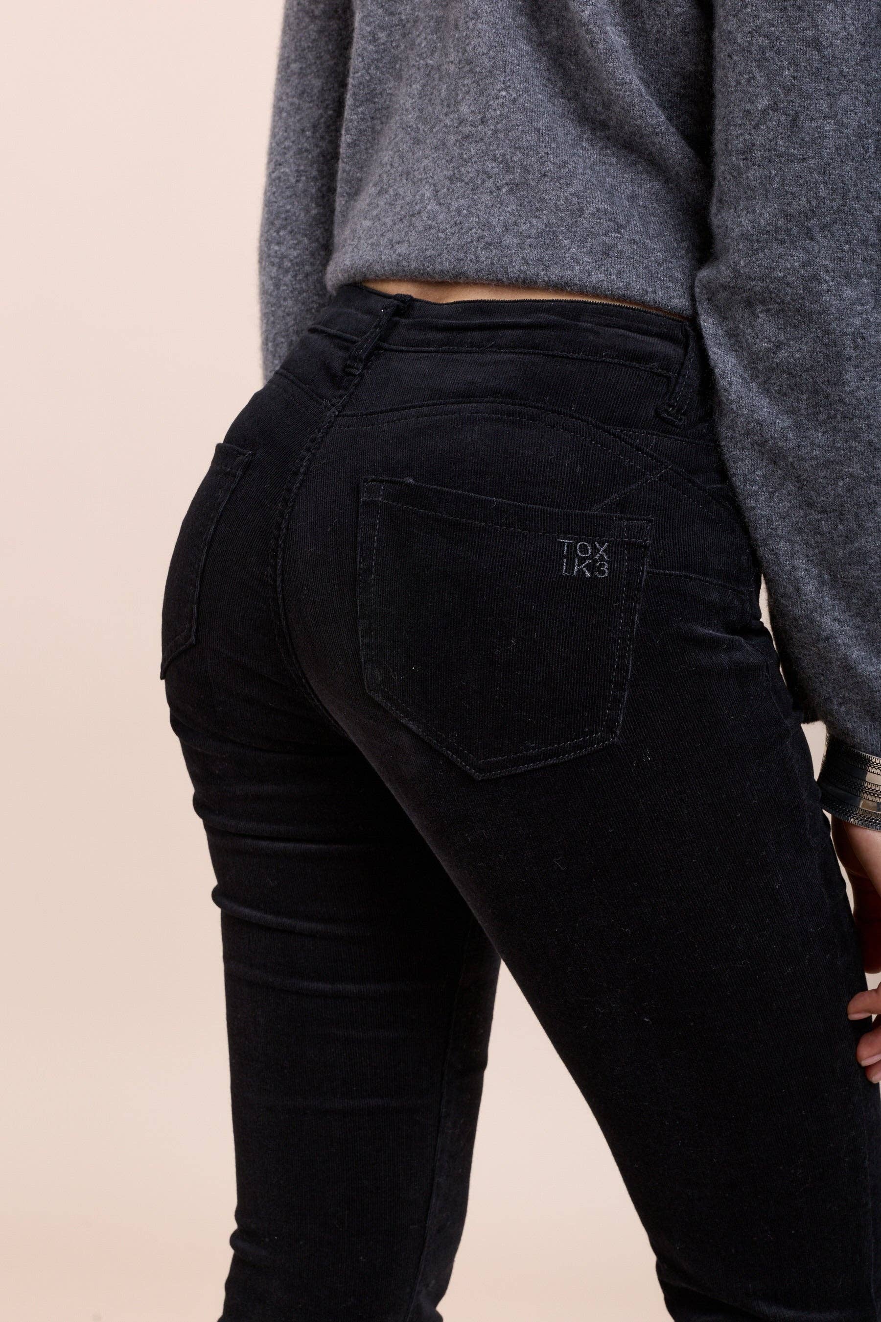 Toxik3 - Wholesale Pants - Women's - Toxik3 pantalon slim push-up stretch en velours milleraies27