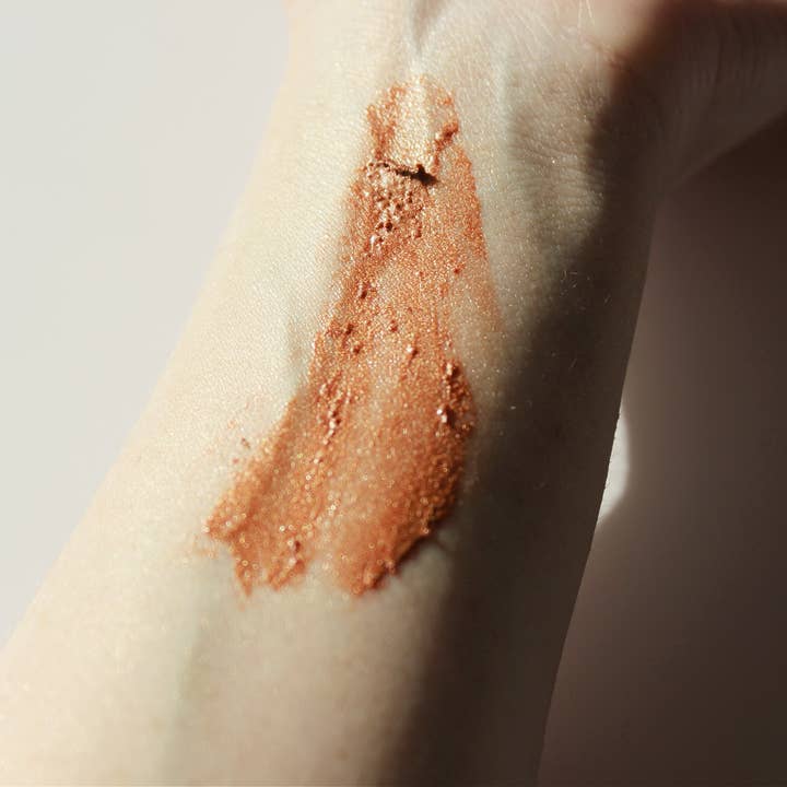 Miss Violet Lace LLC - Wholesale Body Cream/Lotion - Natural Bronzer Body Shimmer · Sparkle Lotion // Amber Sol