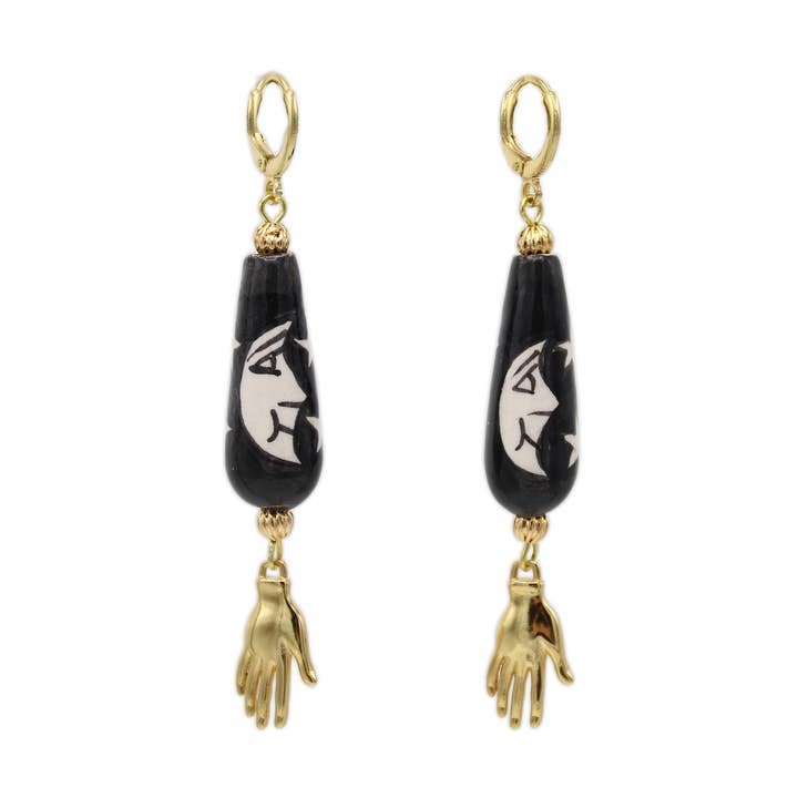 Orecchini con luna, stelle e mani per la vendita all'ingrosso da parte di Midnight Foxes Studio