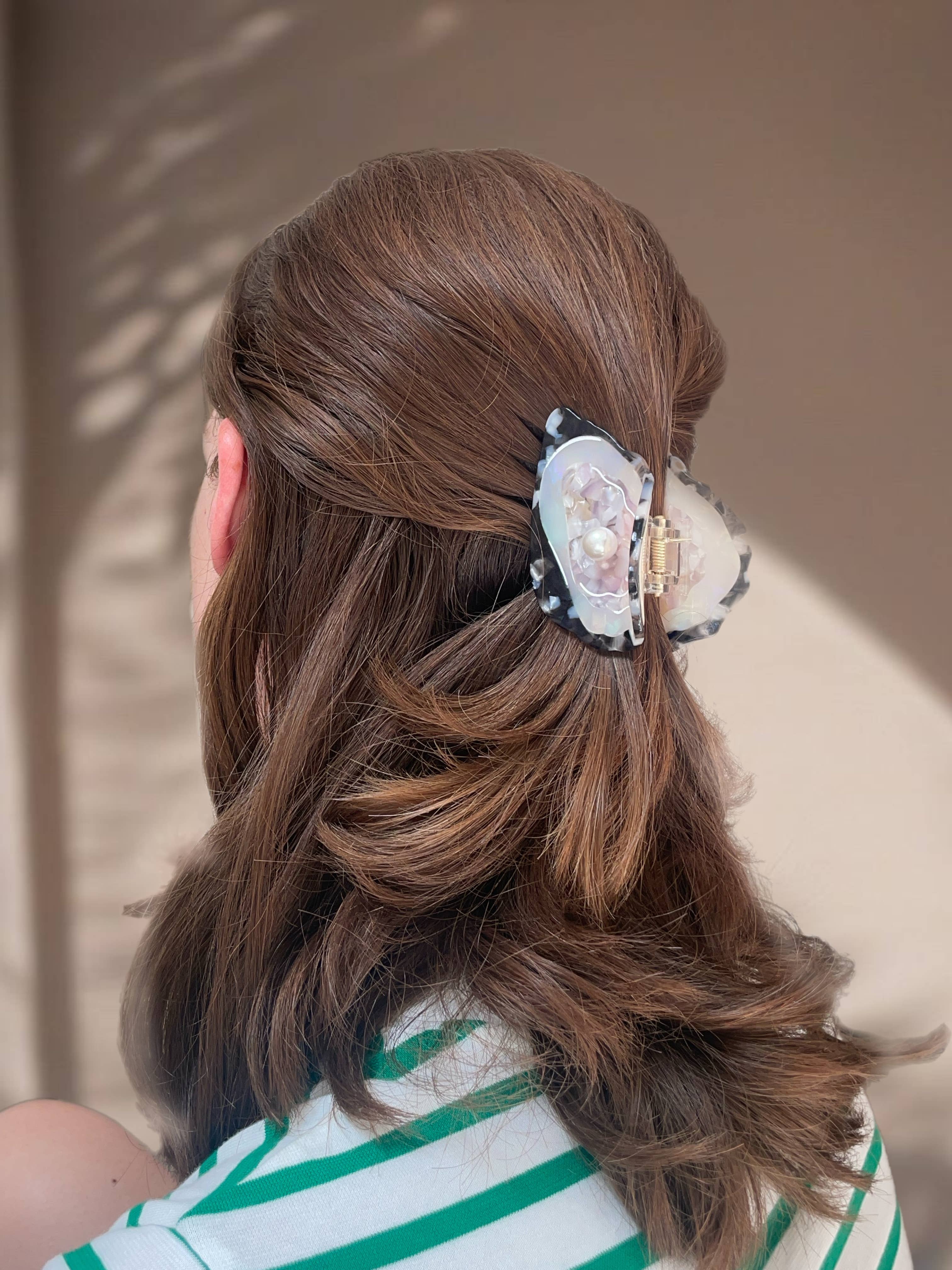 Line & Co – Clips para cabelo - Mulher por atacado – Garra de Ostra // Acetato de Celulose com detalhe de Pérola5