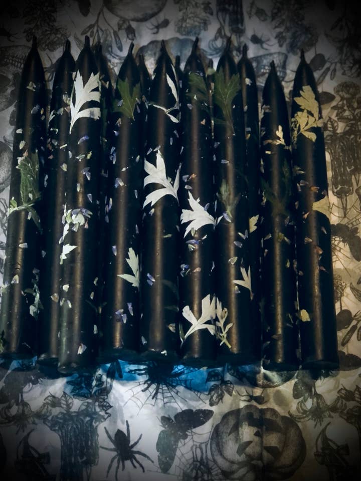 BLAK MAGICK Bivoks Rituallys Pyntet med urter for engroshandel hos BlakByrd Botanika