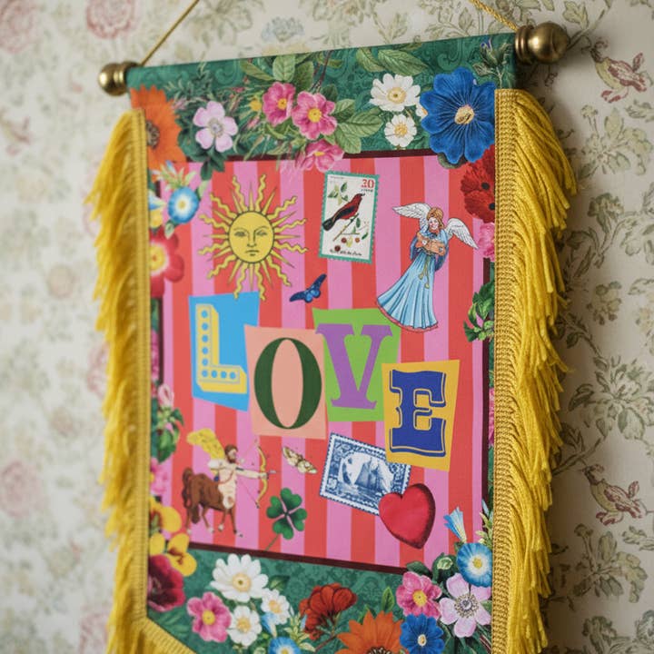 Mouchkine Jewelry - Wholesale Banner - Valentine Ornamental Wall Banner 30x20 cm1