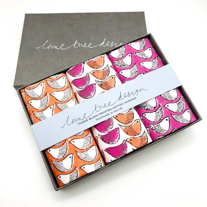 Doos met 3 katoenen zakdoeken - roze en oranje vogels voor wholesale door Lime Tree Design