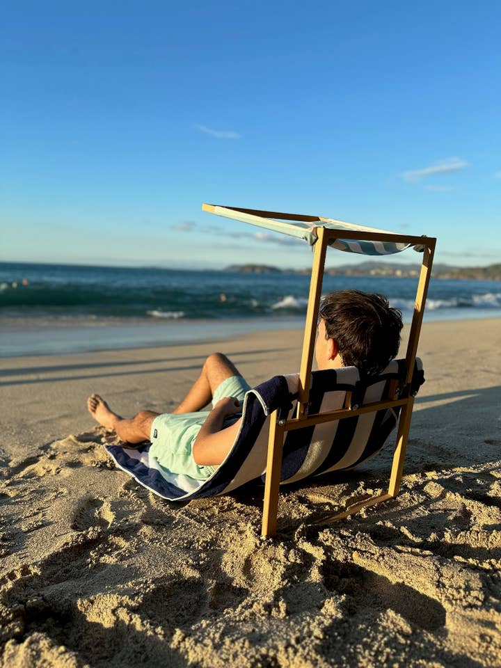 TERGO Plus con schienale innovativo, supporto per asciugamano ergonomico e tettuccio regolabile per la vendita all'ingrosso da parte di Soluciones De Espacio