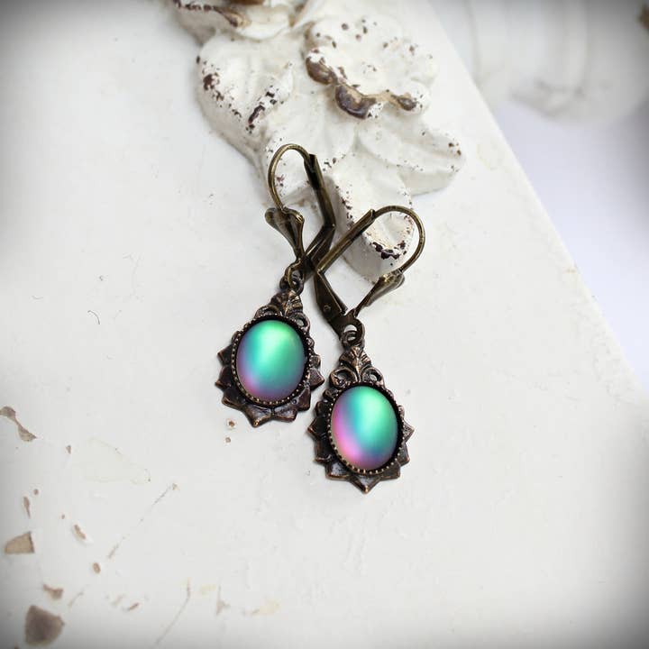 Circa 1890 - Vente Boucles d'oreilles pendantes - Boucles d'oreilles vintage en verre vert givré Lumina2