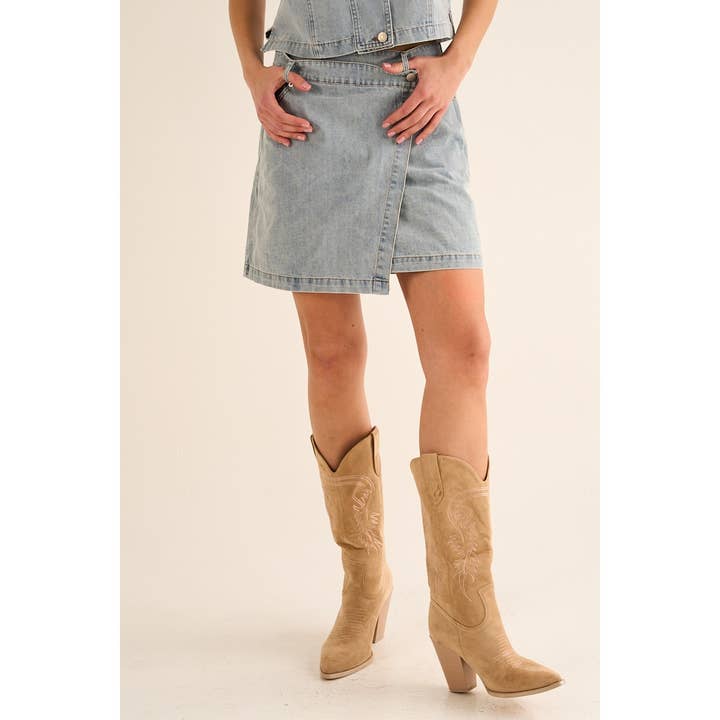 Jupe en jean à boutons devant pour la vente par The GREii