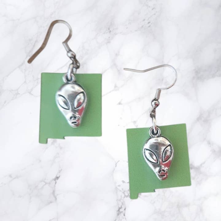Encanto Alienígena en Pendiente Recortado de Nuevo México para venta al por mayor de Small Blessings by LuLu