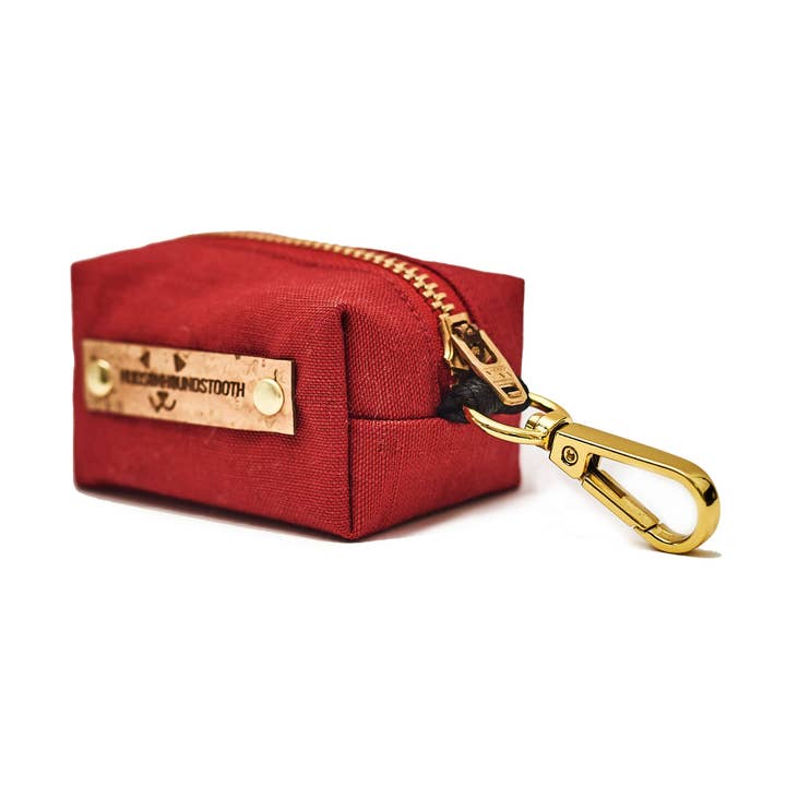 Distributeur de sacs à déchets en toile rouge pour la vente par Hudson Houndstooth