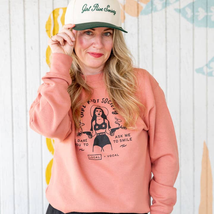 Girl Riot Society by Mosaic Makers Co - Venta al por mayor Gorra trucker - Mujer - Gorra con Guion de la Sociedad de Chicas Rebeldes - Venta al por Mayor1