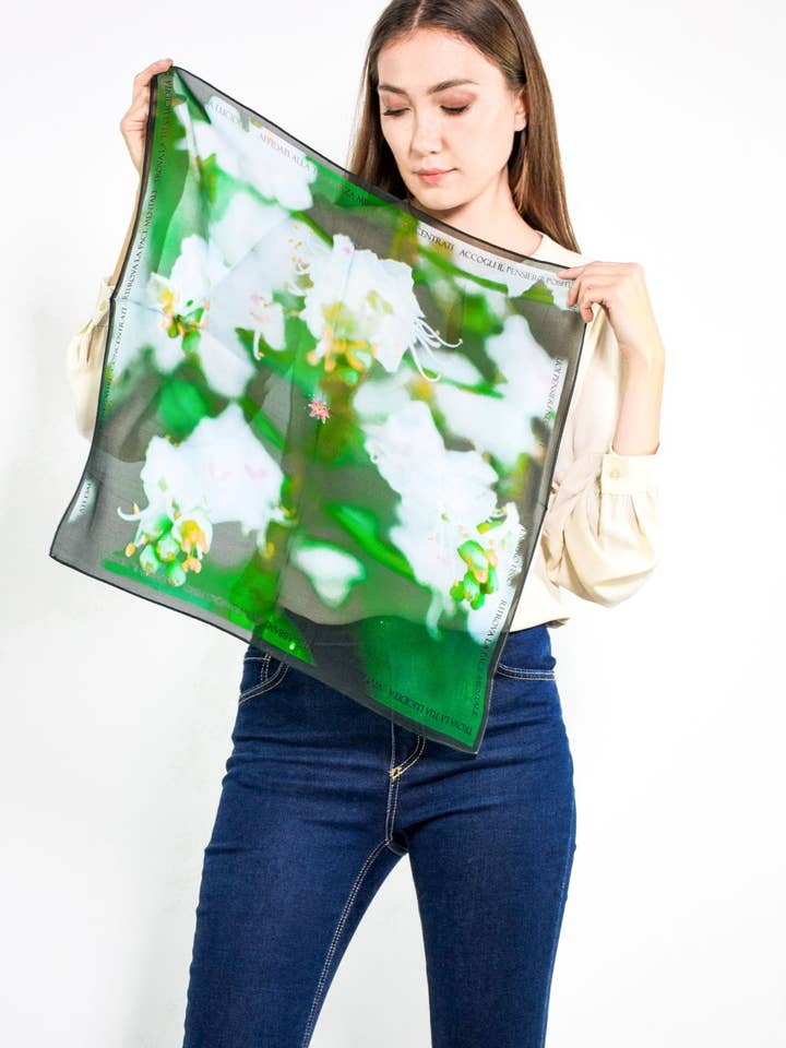 FOULARD P.WHITECHESTNUT per la vendita all'ingrosso da parte di BB FLOWER