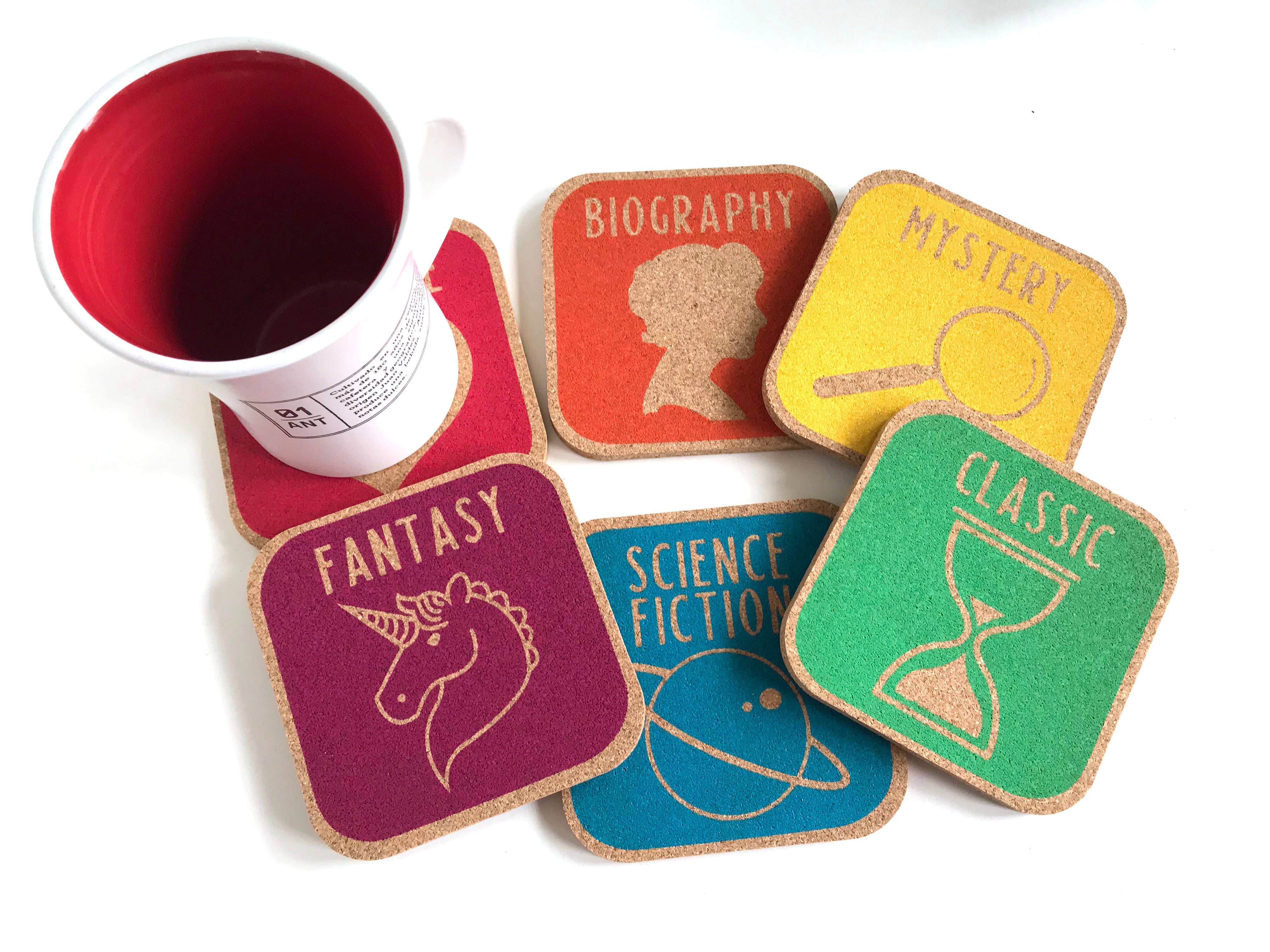 Dirtsa Studio – wholesale Underlägg – Bibliotek Genre Coasters med bokfodral - Set om 67