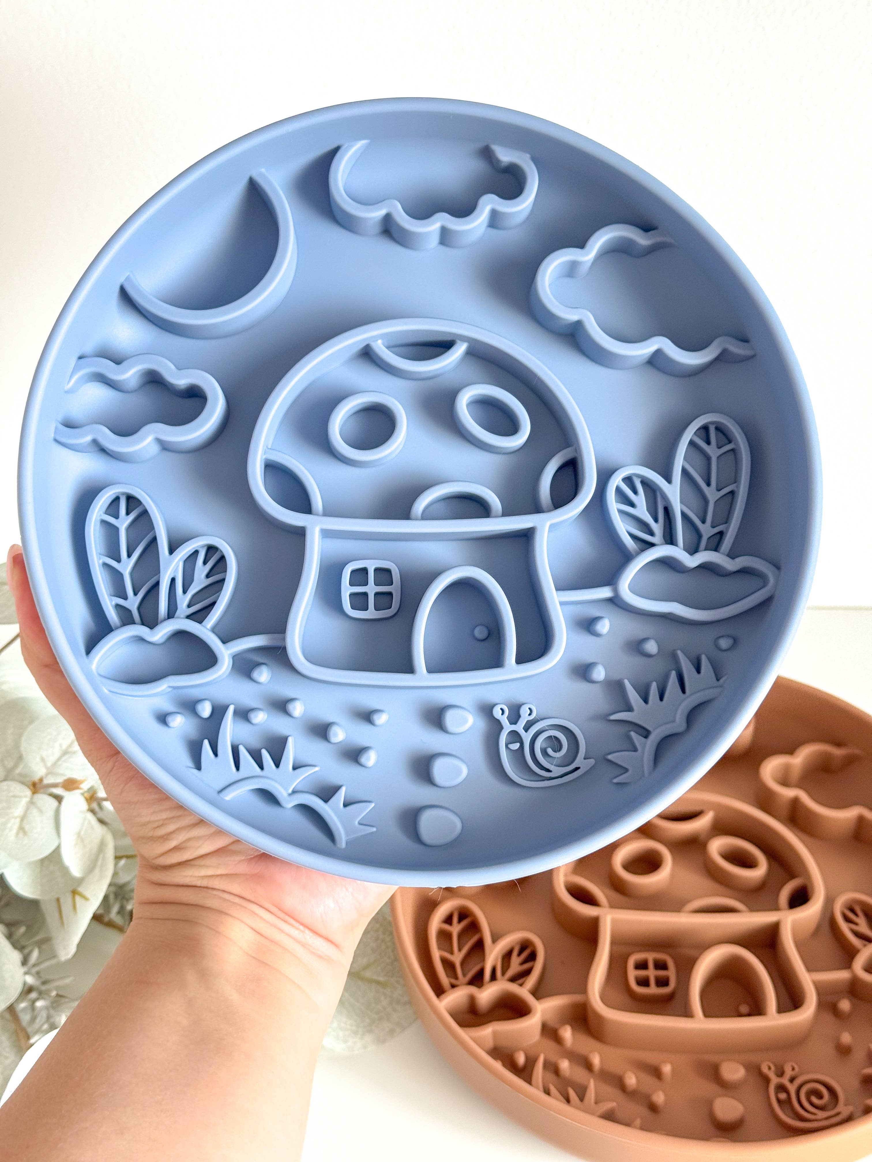 Doggotique - Vente Gamelle – chat et chien - Gamelle lente Magic Mushroom en silicone pour chien avec tapis antidérapant2