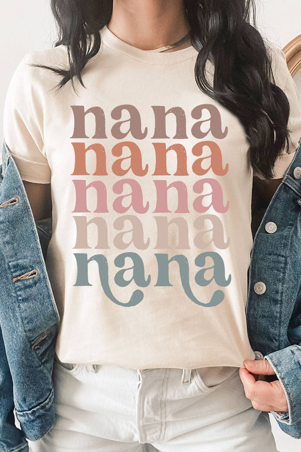 Kissed Apparel – Engroshandel T-shirt med print - Dame – Farverig Distressed Retro Nana Graphic Tee1