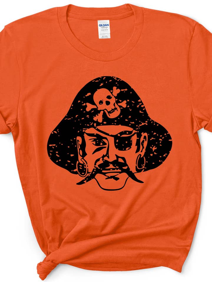 Distressed Pirate Head Custom Mascot T-shirt for engroshandel hos American Threadz Apparel