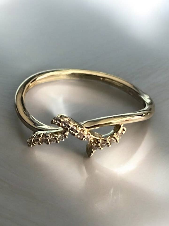 Bague fine en pierre CZ plaquée or 14k pour la vente par Divina Jewelry & Accessories LLC