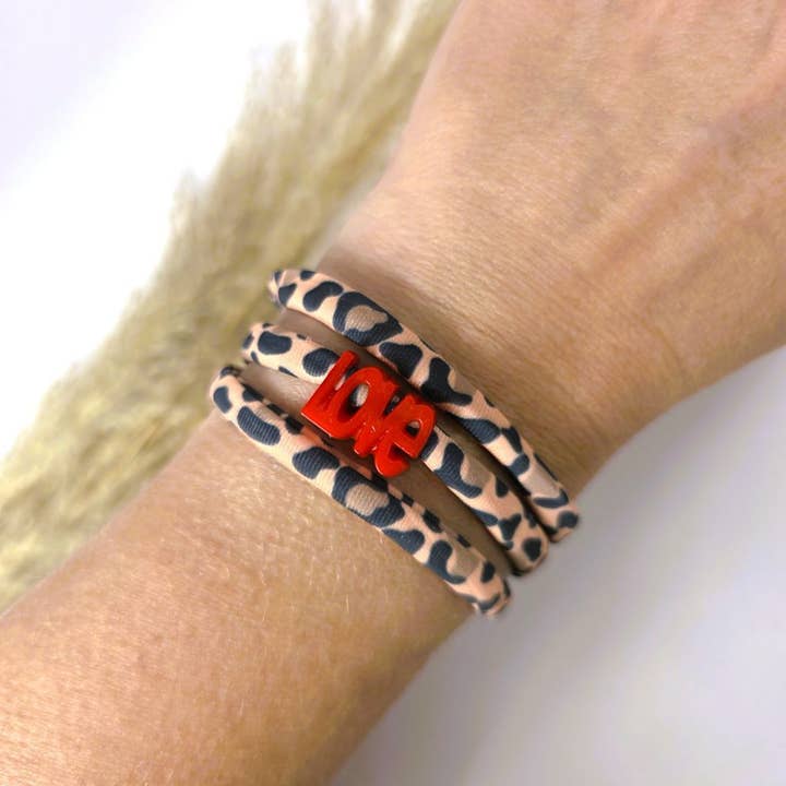Bracciale avvolgente leopard love rosso per la vendita all'ingrosso da parte di Ibiza Boutique