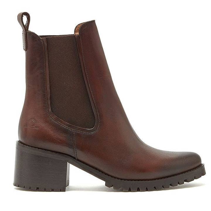 Chatham Women's Vyne Leather Cleated Chelsea Boot in 3 Colour Options 3 to 8 for wholesale by Brooklyn Big & Tall