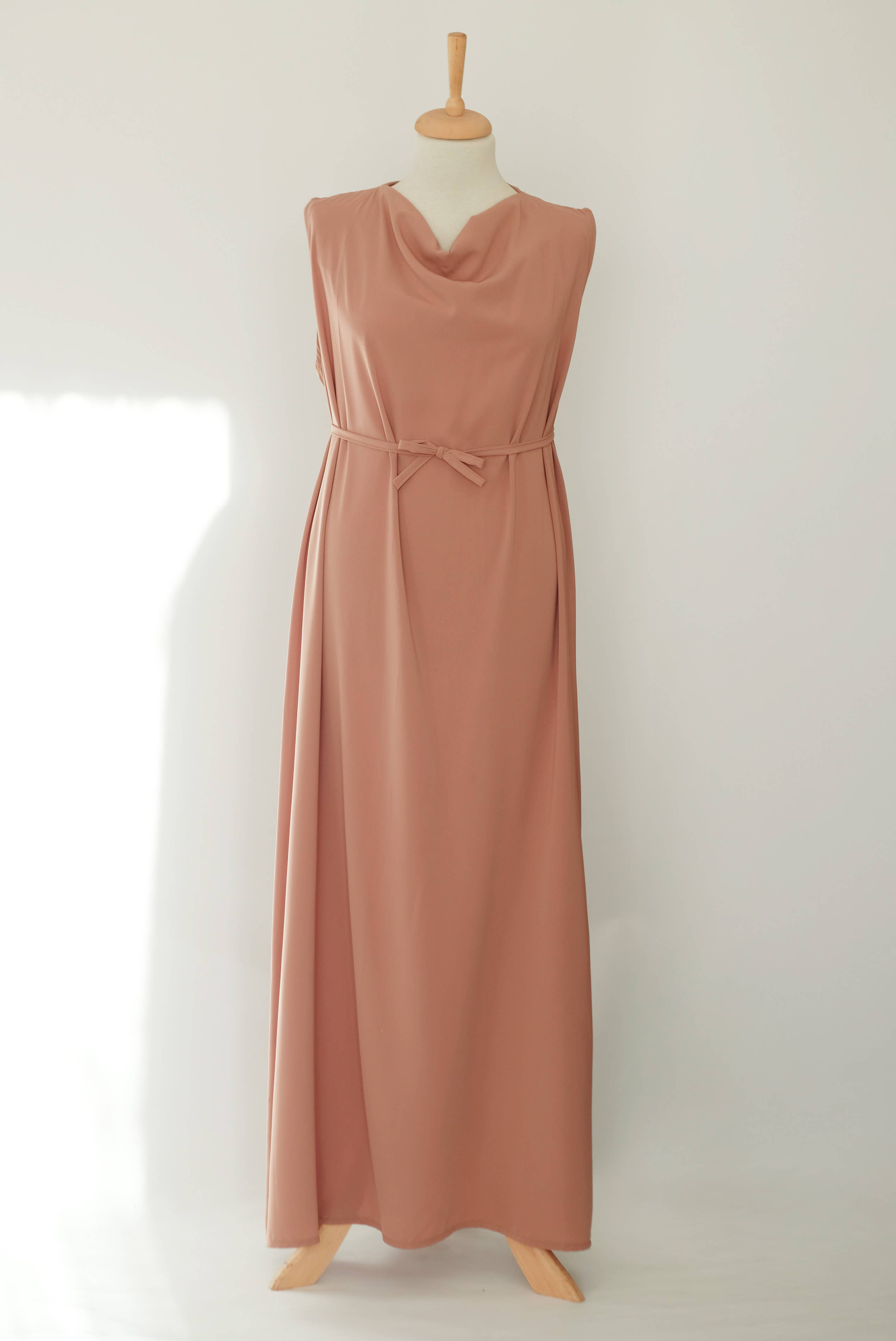 SAIS Fashion – Großhandel Kaftan – Damen – Zweiteiliger Abaya mit Schal in Mokka Mousse und Schwarz10