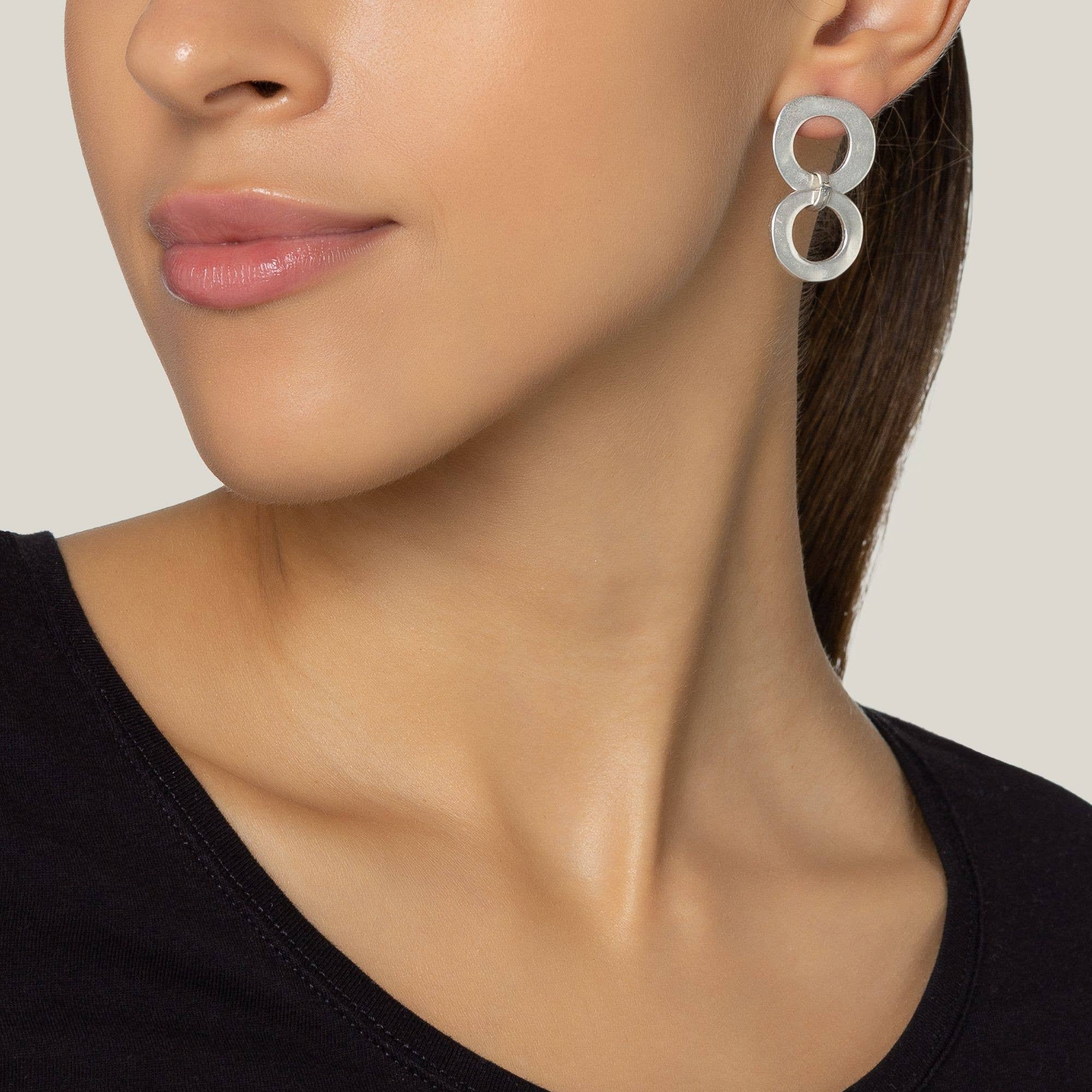 Gloria Mago – Großhandel Ohrhänger – Silberner doppelter Creolen Ohrring1