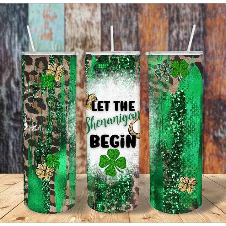 Gobelet en trèfle « Let the Shenanigans Begin » pour la Saint-Patrick pour la vente par FloBama Girls Wholesale