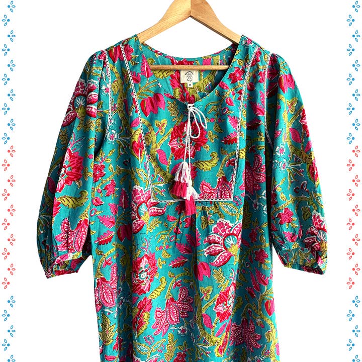 Dames tuniekjurk met bischofsmouwen in bloemenprint katoen voor wholesale door The Indian Bazaar