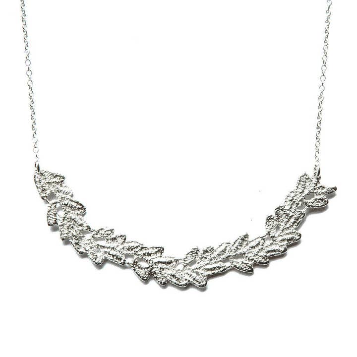 Latzkette mit Weinrebenspitze aus massivem Sterlingsilber für den Großhandel von Sheena Jewellery