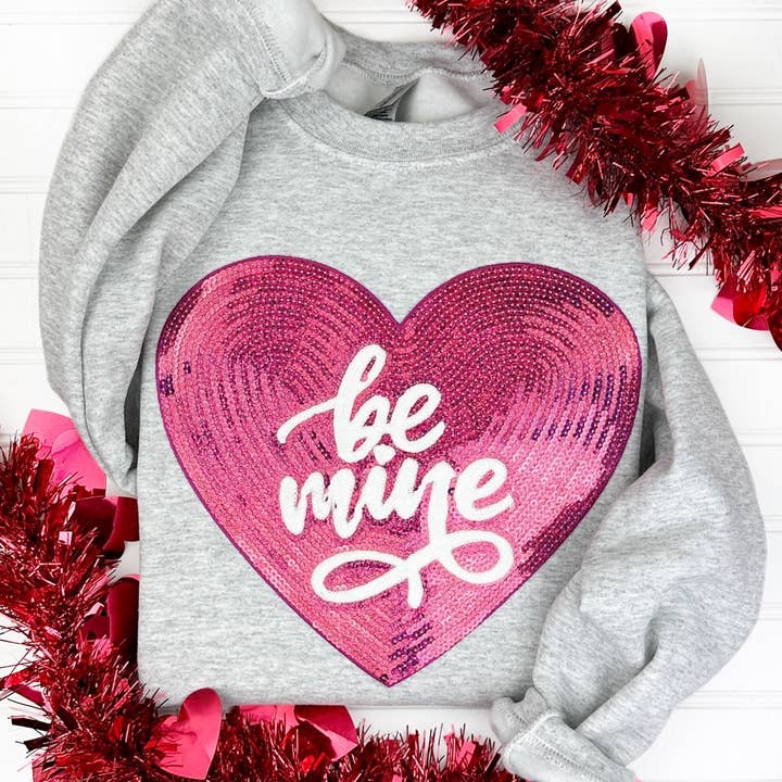 Heart Be Mine Patch Gildan Sweatshirt for engroshandel hos Nikkilynn Wholesale