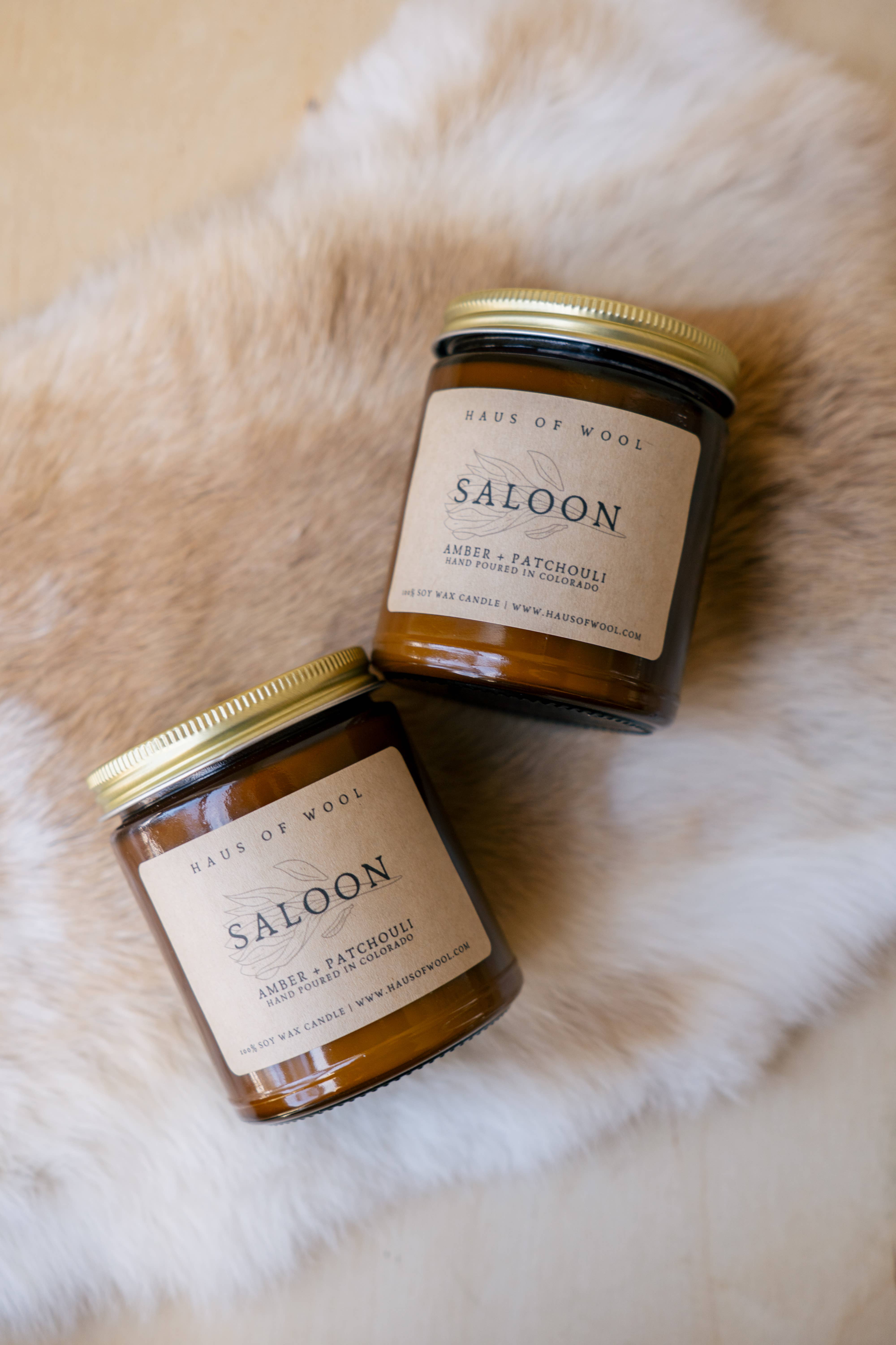 Haus of Wool – Großhandel Kerze im Glas / gefüllte Kerze – Amber + Patchouli Kerze aus Sojawachs aus Holz1