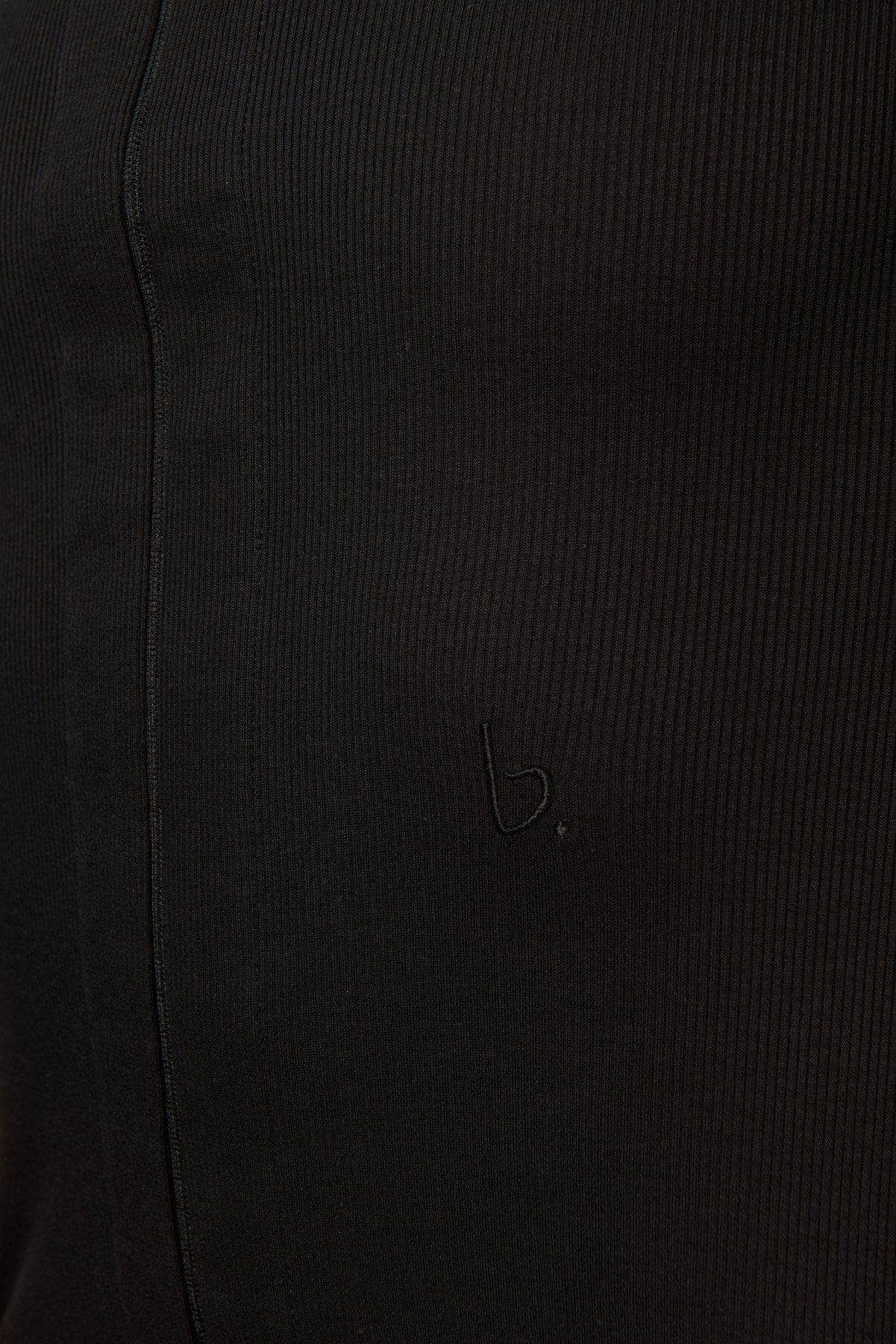 Black Invisible Zip Jacket en Negro for wholesale on Faire7