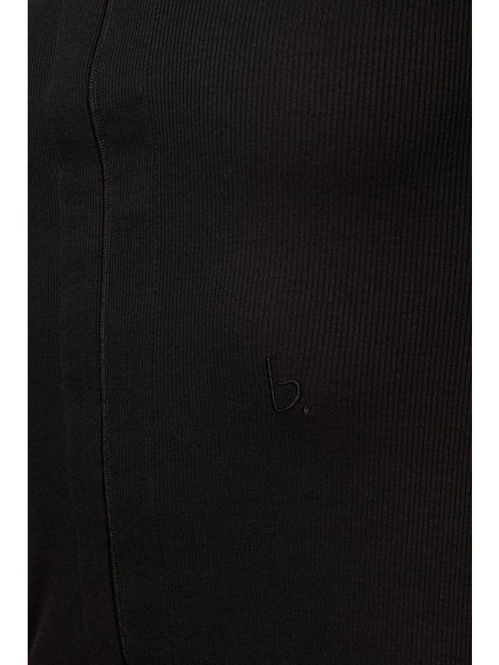 Black Invisible Zip Jacket en Negro for wholesale on Faire7