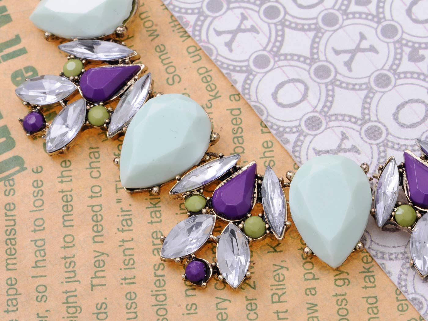 AK Brand – Großhandel Kette mit Anhänger/Charm – Mint Green farbige Edelsteine zeitgenössische Statement-Halskette3