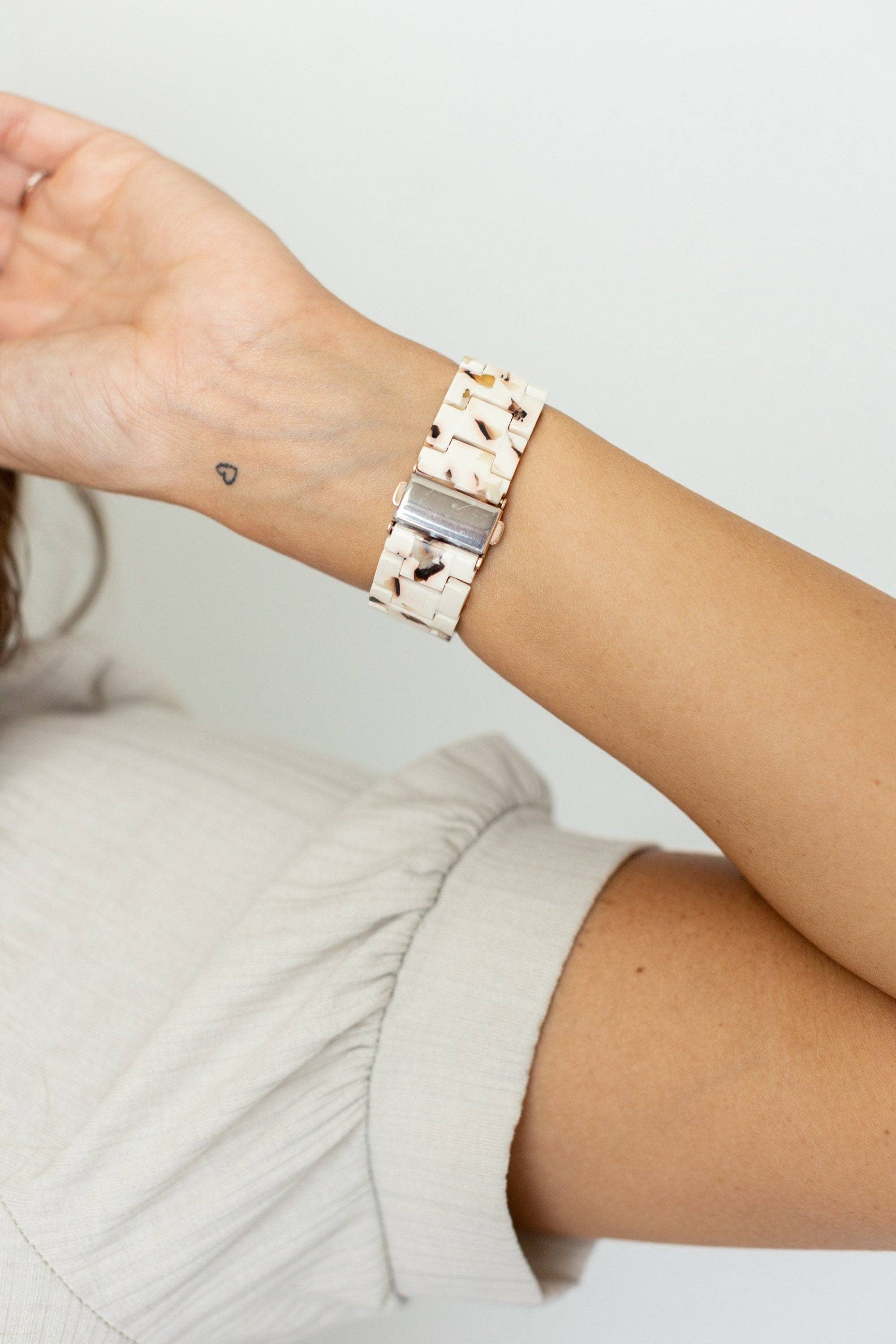 StrawberryAvocados – Großhandel Uhrenarmband – Damen – Amy Apple Watch-Armband aus Acryl, Karamell6