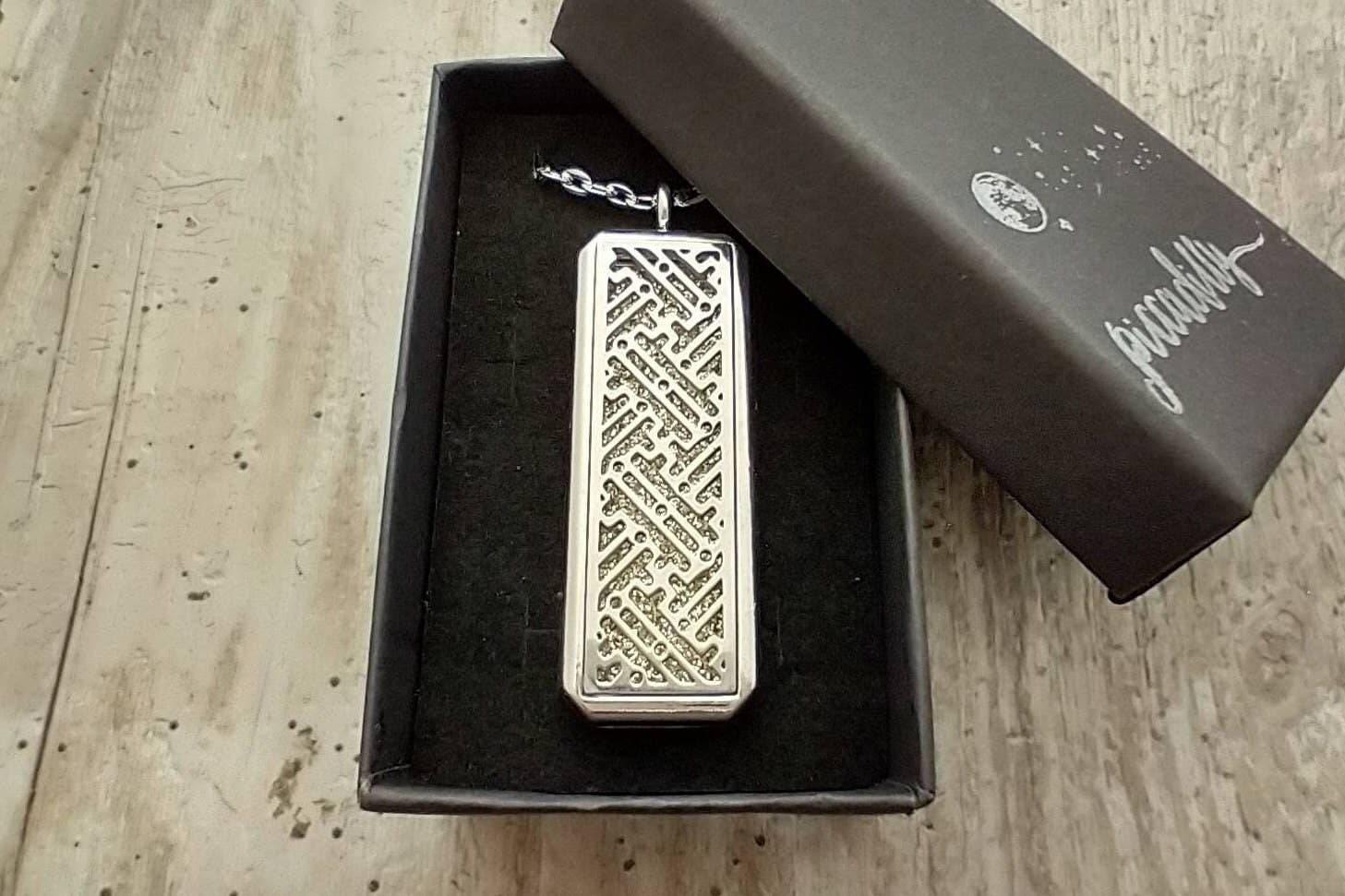 Piccadilly Pendants – wholesale Aromaterapihalsband – Aromaterapihalsband med eterisk oljediffuser och lås2