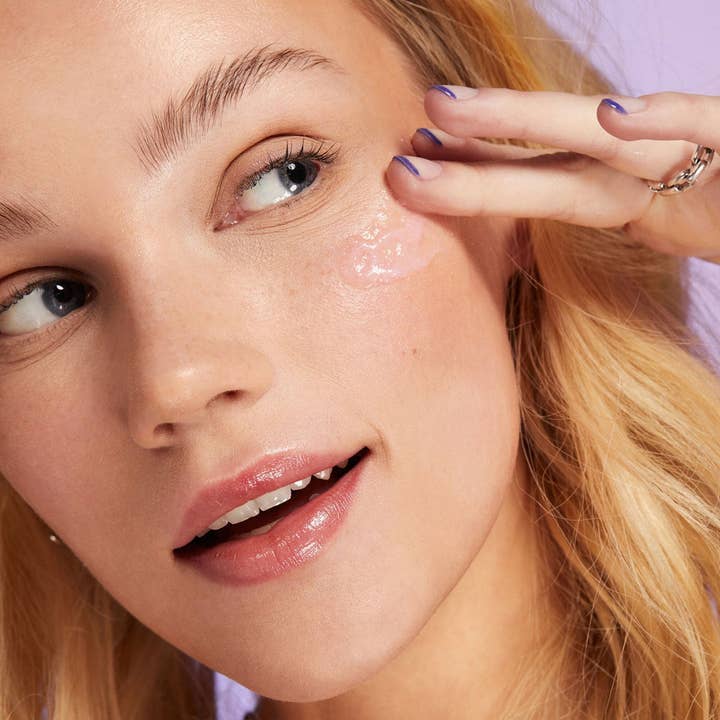Imprimador matificante BLUR + Prebase de maquillaje REVOLUTION XX Revolution Kombucha X Spritz de venta al por mayor en Faire