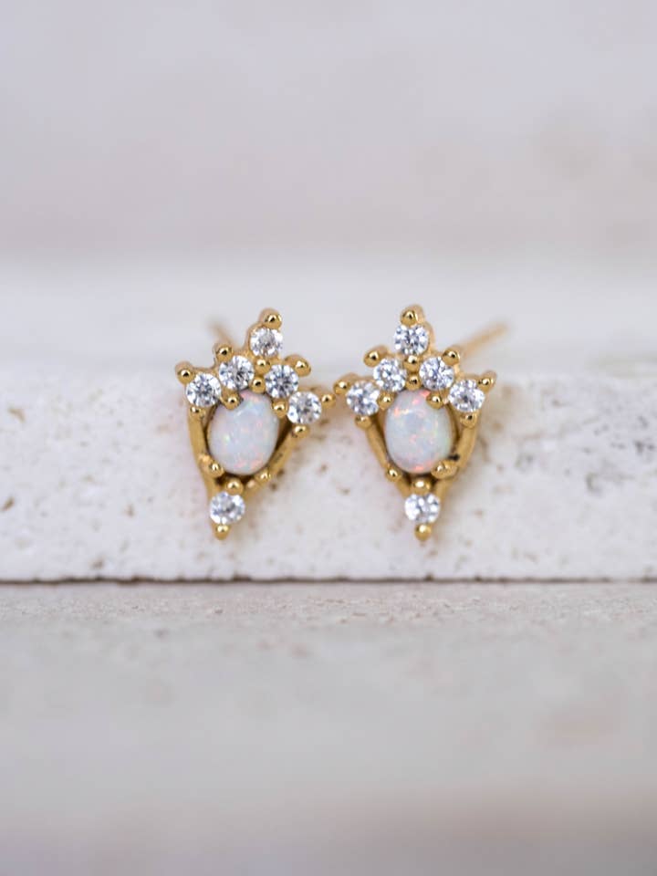 Clous d'oreilles Royal Opal pour la vente par Rox & Lily