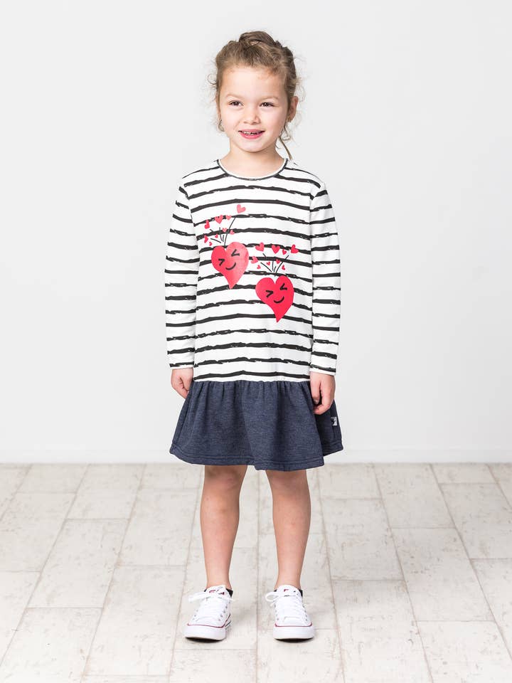 KR1403 HAPPY HEARTS L/S RÜSCHENKLEID für den Großhandel von Radicool Kids