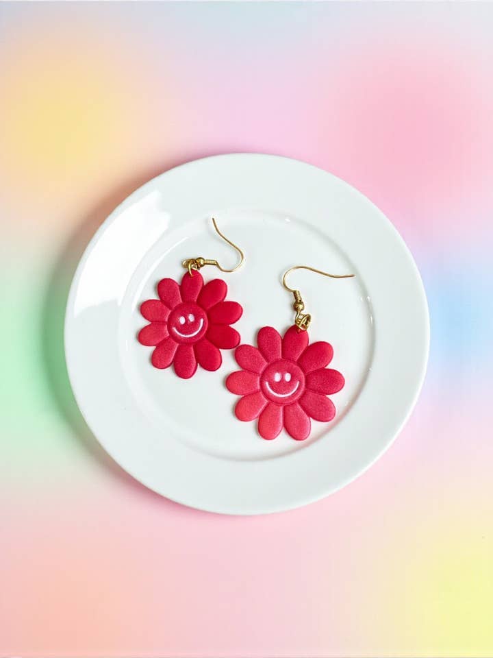 Joyeuse Daisy Dangles pour la vente par Clay Dazing