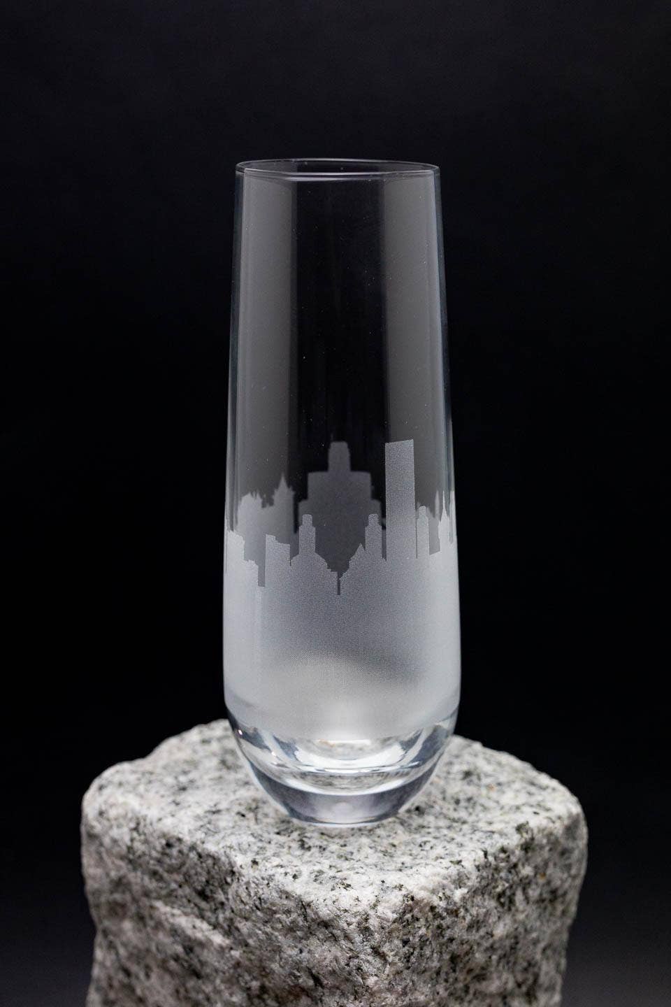 Urban & Etched – wholesale Champagne flute – Albany, New York Skyline Stemless Champagne Flute Barware2