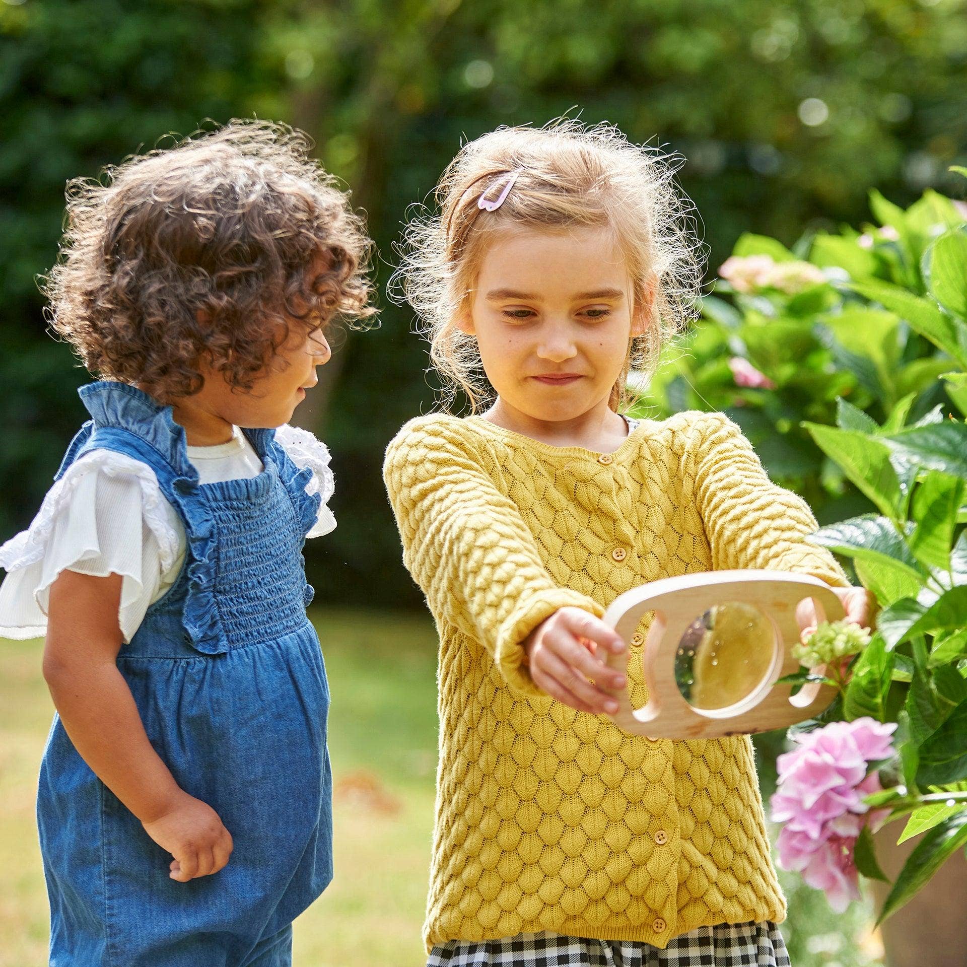 Commotion (Europe) BV - Wholesale Magnifying Glass - Easy Hold Magnifier2