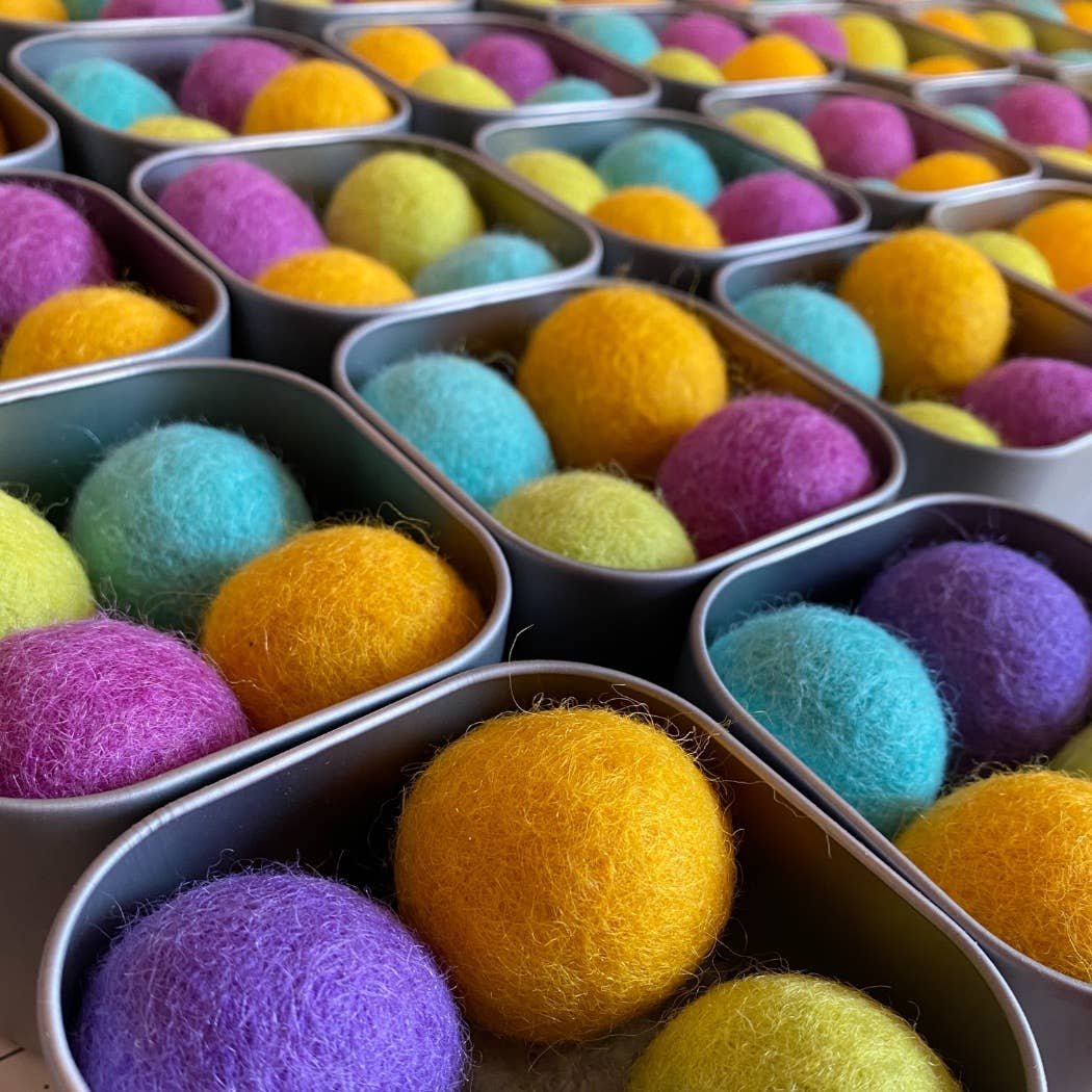 Simply B Vermont - Wholesale Pet Toy - Cat - Happy Cat, Catnip Infused Felted Balls Gift Tin5