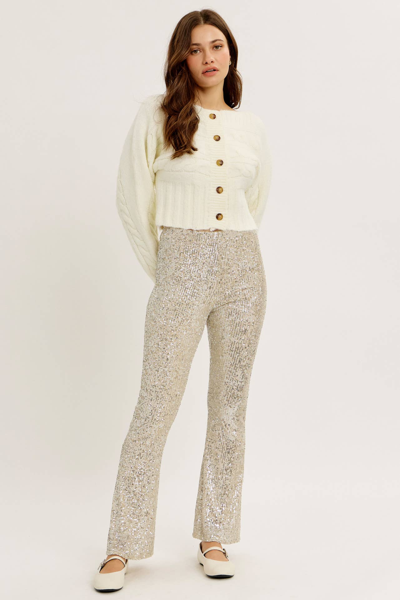 CREMA CARDIGAN SLIM-FIT CON BOTTONI E MAGLIA A TRECCIA ELEVATA in vendita all'ingrosso su Faire1