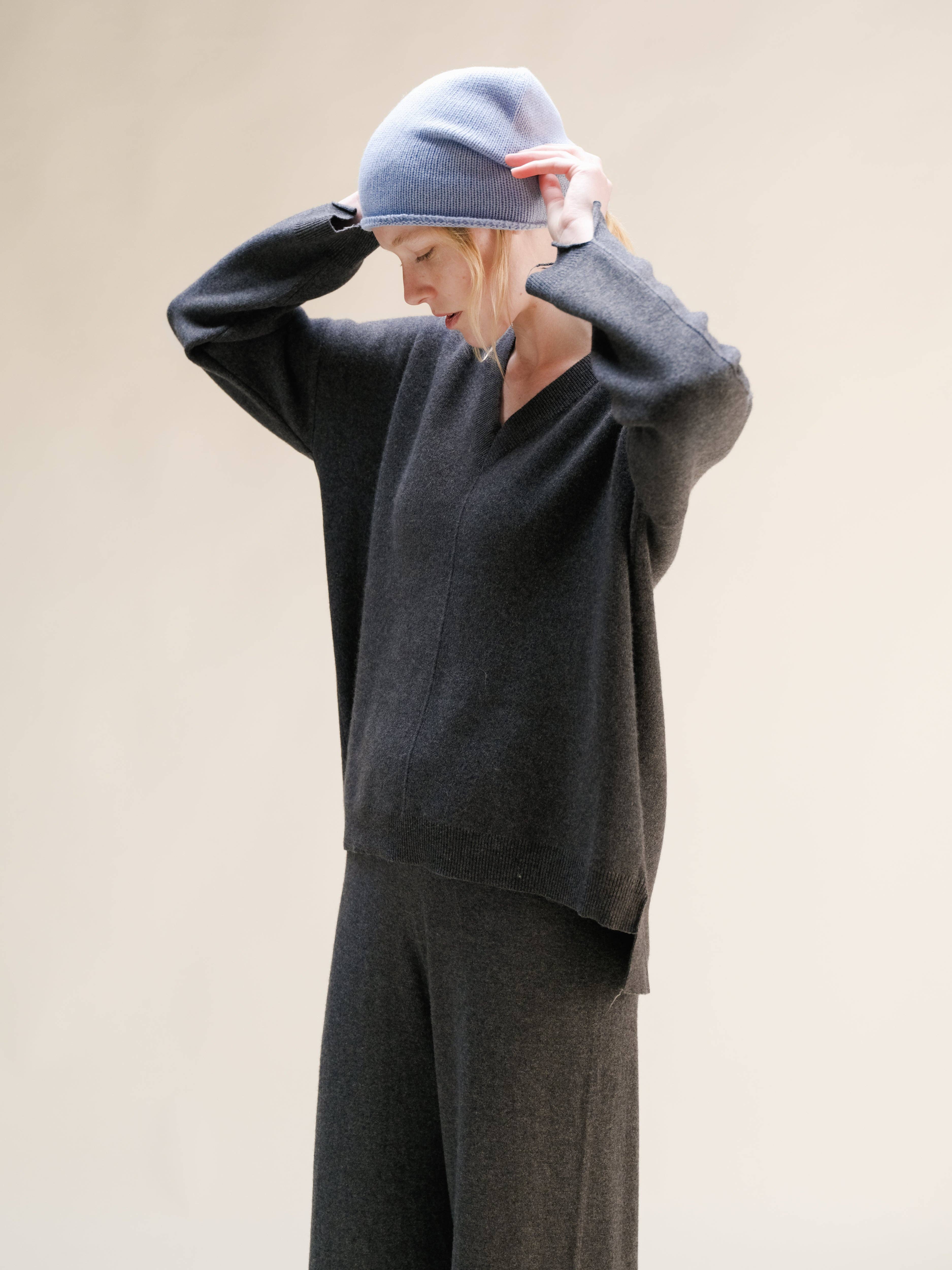 Lèmme - Venta al por mayor Jersey de punto - Mujer - Maxi de Cuello en V Sólido con Mezcla de Cachemira y Aberturas Laterales25